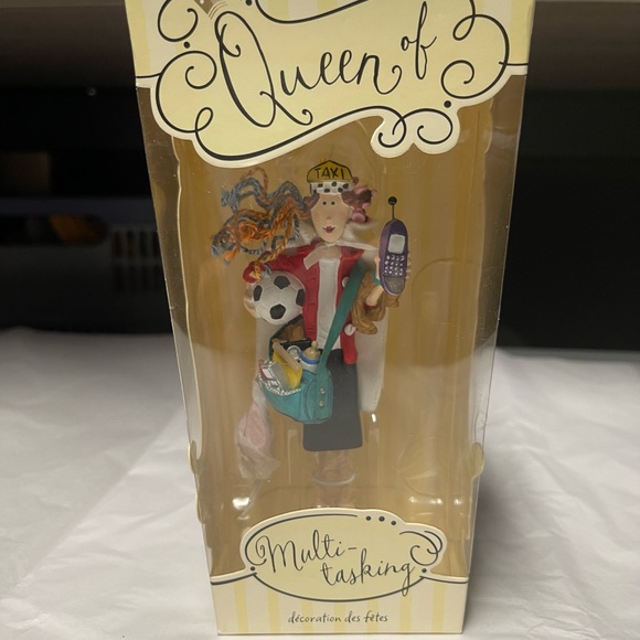 Hallmark Queen Of Multi Tasking Mom Ornament New in original package - Picture 3 of 8